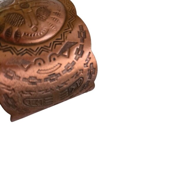 Vintage 1970s Solid Copper Etched Southwestern Cuff Bracelet One Size Adjustable - Picture 2 of 9